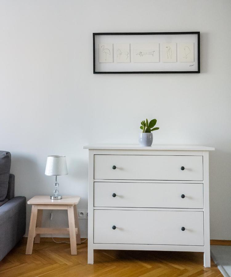 Nowogrodzka Grey Apartment Варшава Екстер'єр фото